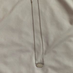 Kendra Scott necklace